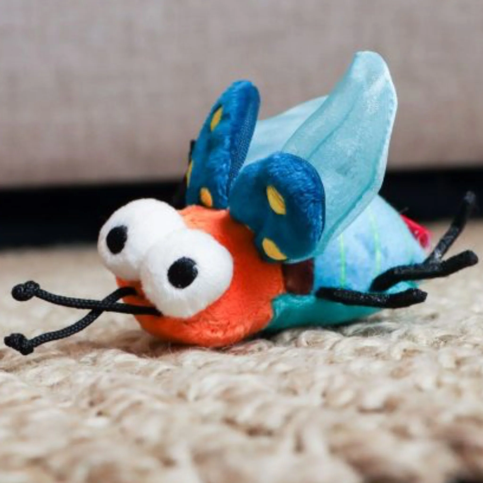 Juguete GIGWI Melody Chaser & Shining Friendz – Insectos Interactivos con luz para gato - Image 11